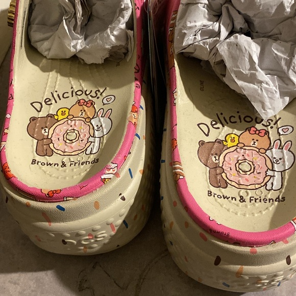 Crocs Line Friends Stomp Slides - Picture 5 of 13